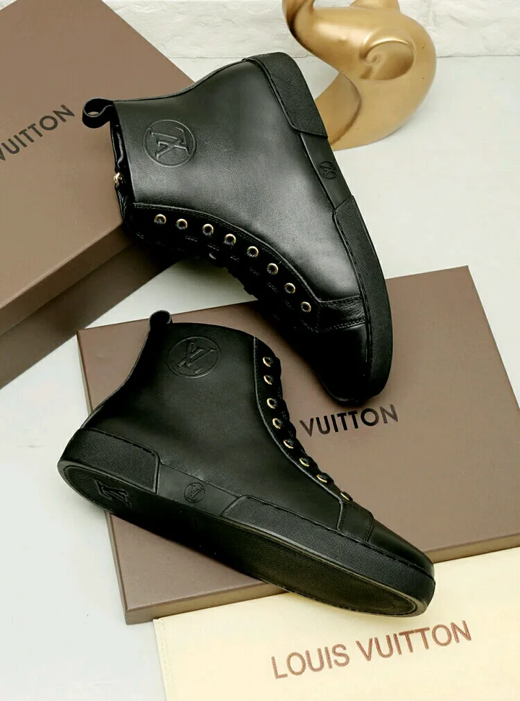 Factory price: 440💰 LV’s new men’s boots are on the market, the Korean version has a zipper design on the inside! The latest color combination in the L classic series! Original 1:1 exclusive molded custom model👍👍👍Simple and generous, super versatile, comfortable and highly fitting, exclusive🚇️Upper: imported top-quality fine cowhide fabric, lining: custom soft sheepskin, high-density rubber outsole🏆🏆🏆Welcome all sellers to sell in the picture above, one piece can be shipped on behalf of the customer, code number 38-44 (45 code can be customized)